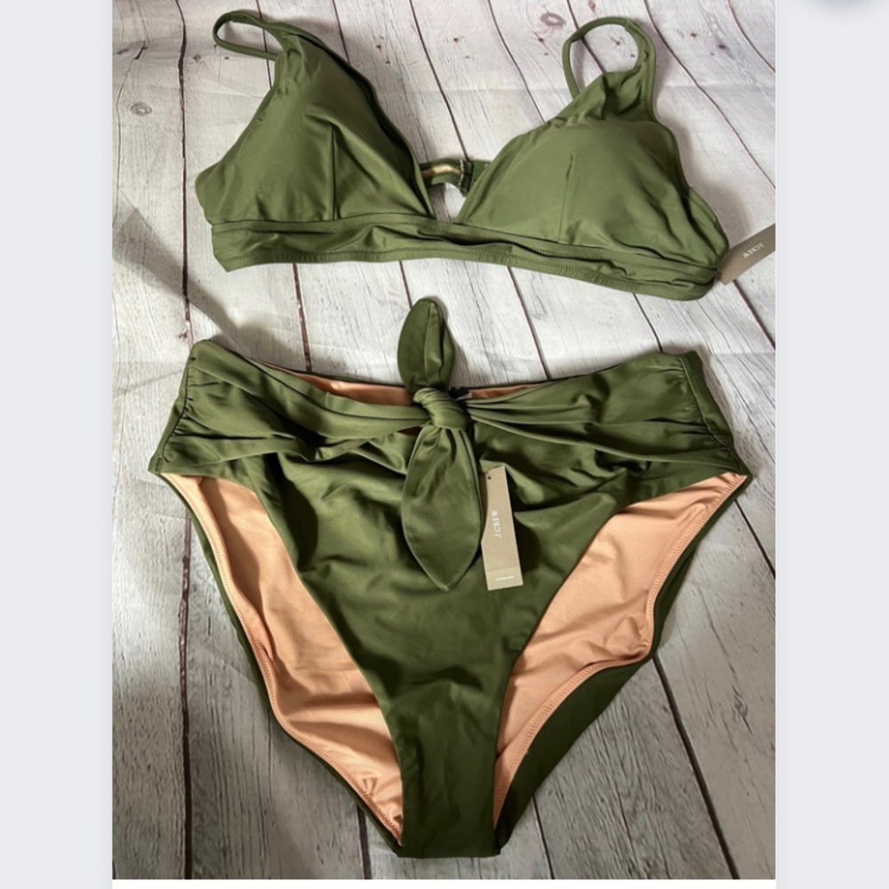 PLUS SZ BIKINI ( HIGHT RISE BOTTOMS/ PLUNGE TOP) 2x TOP & XXL BOTTOM